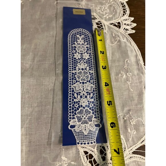 Swiss Floral Basket Lace Bookmark - Picture 4 of 5
